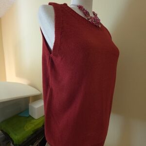 Chic Red Sleeveless Knit Top